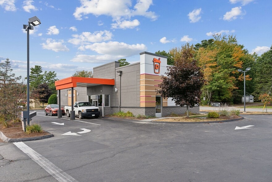 More Photos Of 248 State St, Ellsworth Department Store For Sale