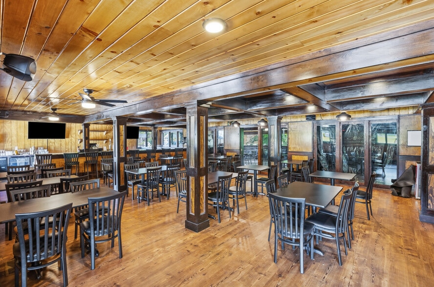 More Photos Of 851 Highway 441 S, Clayton Freestanding For Sale