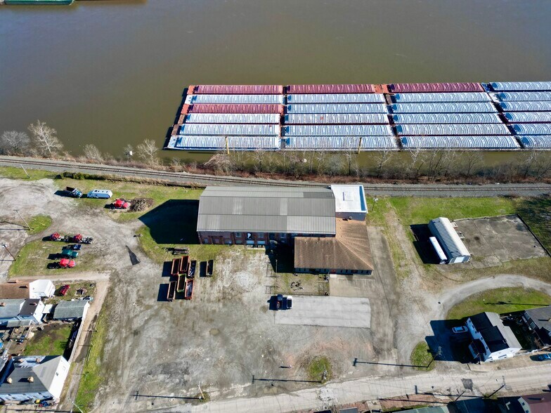 More Photos Of 2200 Union St, Bellaire Warehouse For Sale