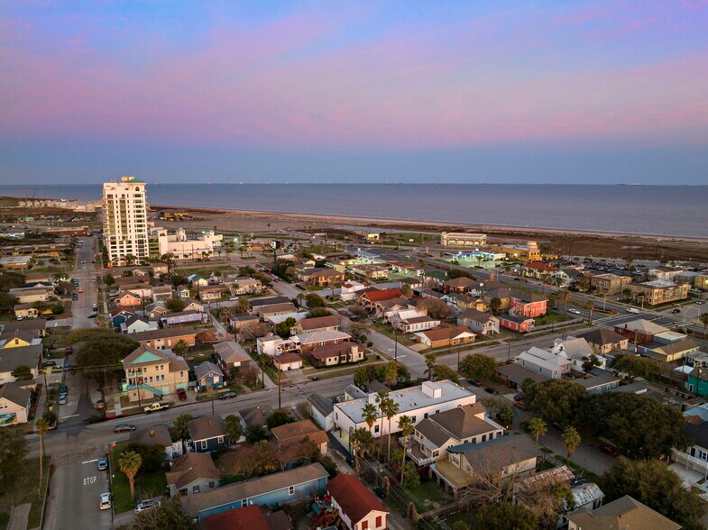 More Photos Of 808 Sealy ave, Galveston Apartments For Sale