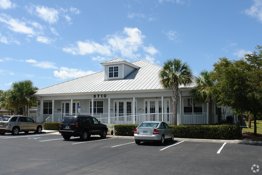 More Photos Of 6710 Winkler Rd, Fort Myers Unknown For Lease