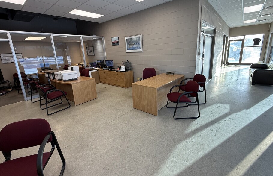 More Photos Of 3811 Portage Av, Winnipeg Flex For Lease