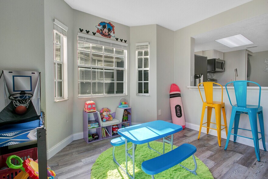 More Photos Of 141 Coco Plum Dr, Davenport Apartments For Sale