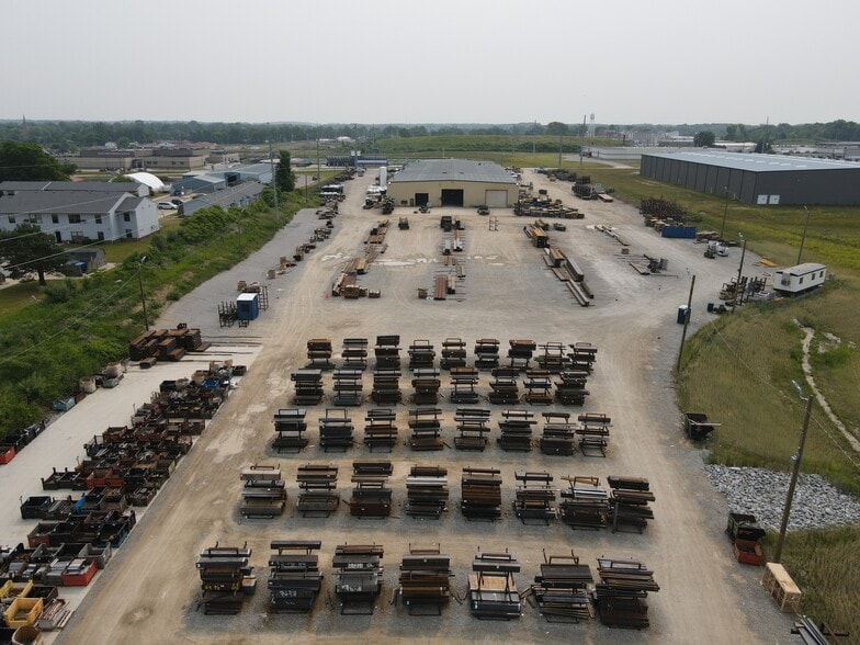 More Photos Of 800 Weston Ave, Kendallville Manufacturing For Lease