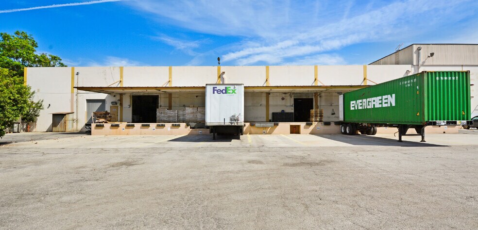 More Photos Of 222 N Vincent Ave, West Covina Warehouse For Lease