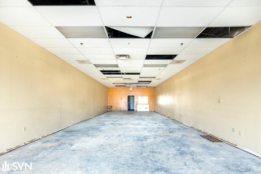 More Photos Of 524 W New Circle Rd, Lexington General Retail For Lease