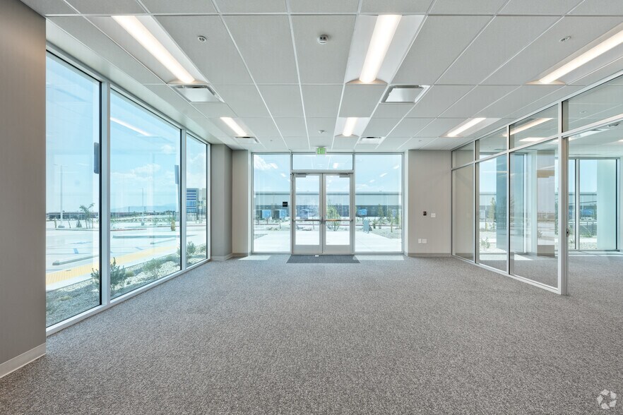 More Photos Of 8130 Caliente Rd, Hesperia Distribution For Lease