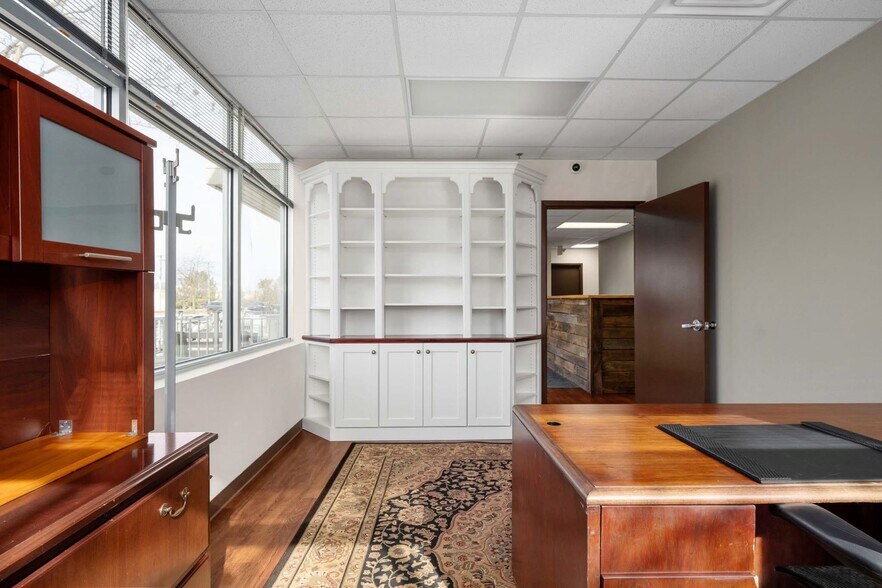 More Photos Of 927 Maple Grove Dr, Fredericksburg Office For Sale