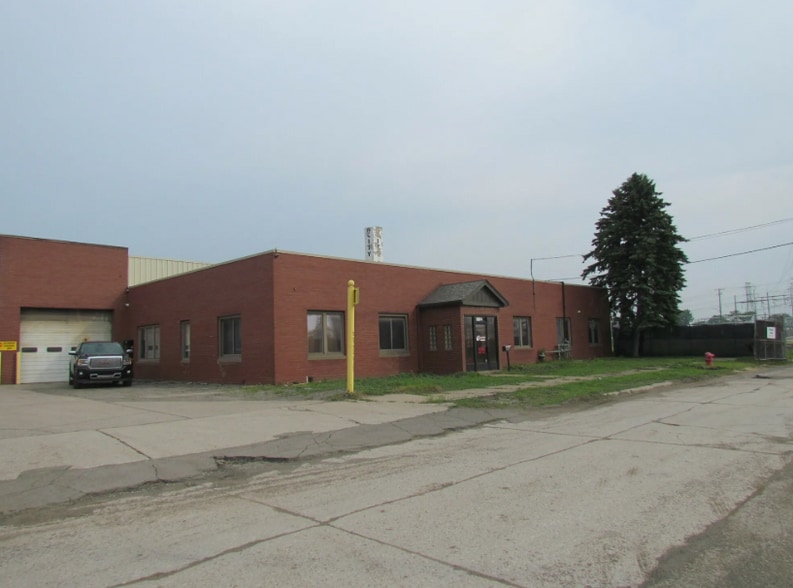 Primary Photo Of 17065 Hess St, Melvindale Manufacturing For Sale