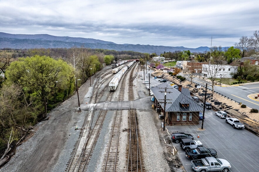 More Photos Of 500-502 First St, Shenandoah Office For Sale