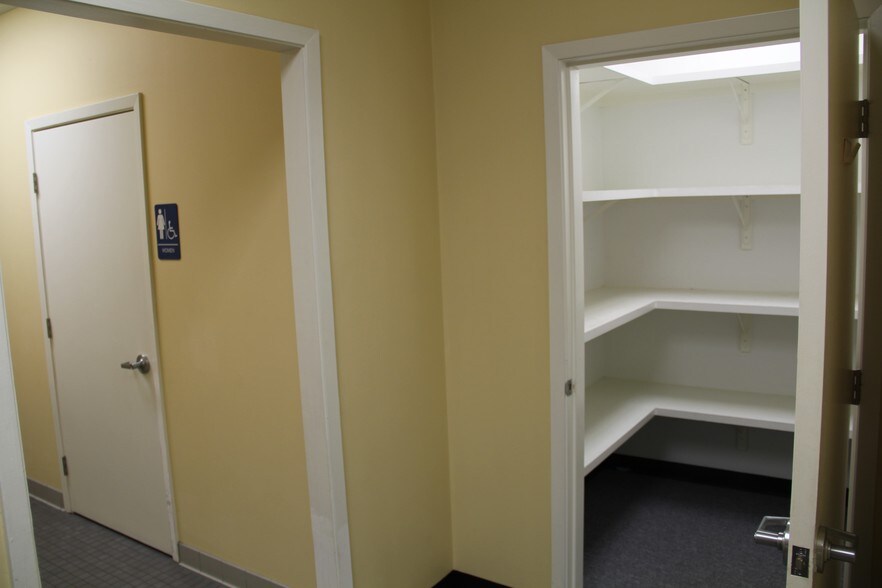 More Photos Of 117 Lane Dr, Rosenberg Unknown For Lease