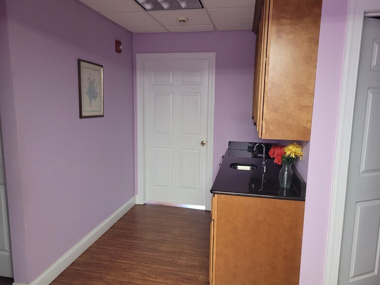 More Photos Of 1512 Garner Rd, Raleigh Warehouse For Lease