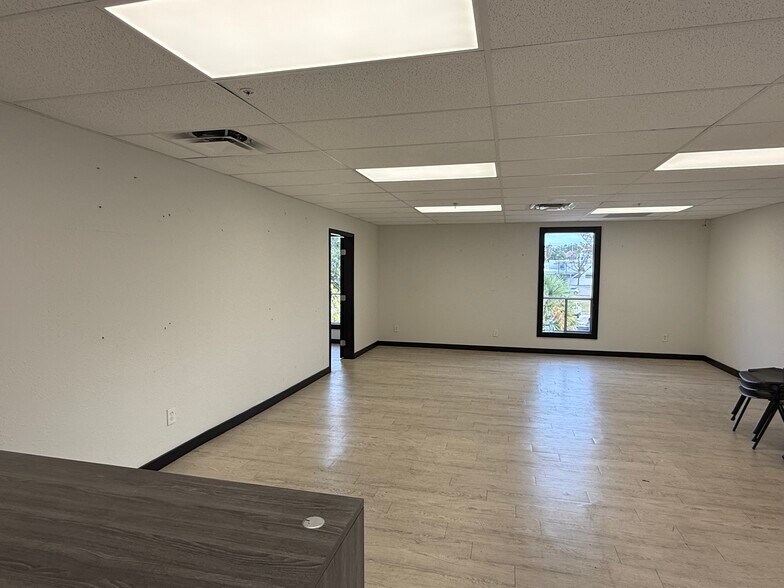 More Photos Of 6565 Beach Blvd, Jacksonville Loft Creative Space For Lease