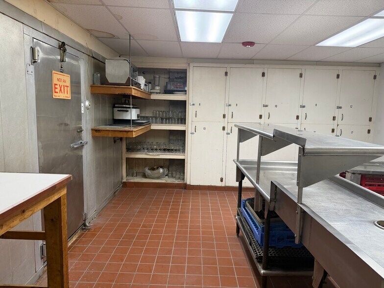 More Photos Of 1332 Lower Broadway, Schenectady Restaurant For Lease