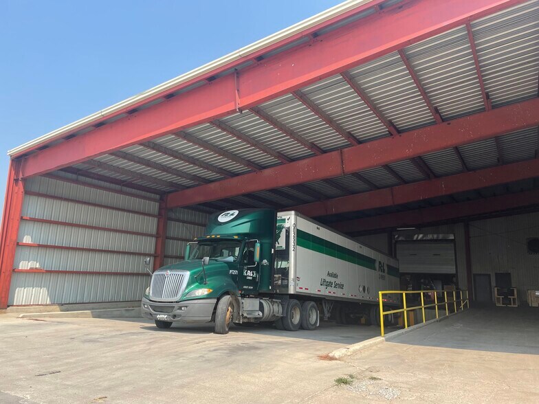 More Photos Of 1914 S Grant Ave, York Warehouse For Lease