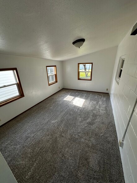 More Photos Of 1355 3rd Ave, Marion Multifamily For Sale