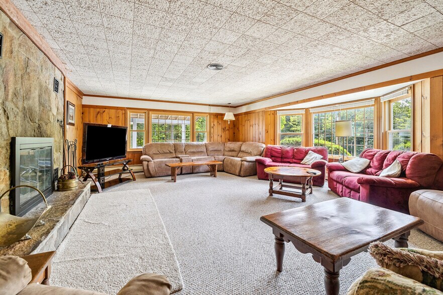 More Photos Of 344 Vt Route 100, West Dover Hotel For Sale