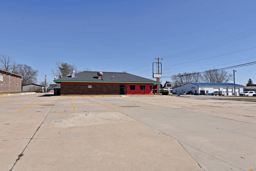 More Photos Of 1640 1st St W, Independence Freestanding For Sale