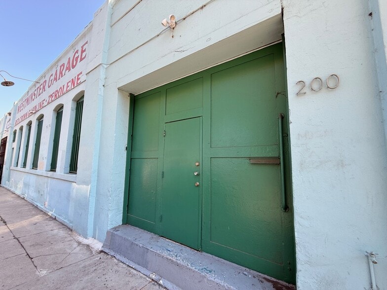 Primary Photo Of 200 Westminster Ave, Venice Loft Creative Space For Lease