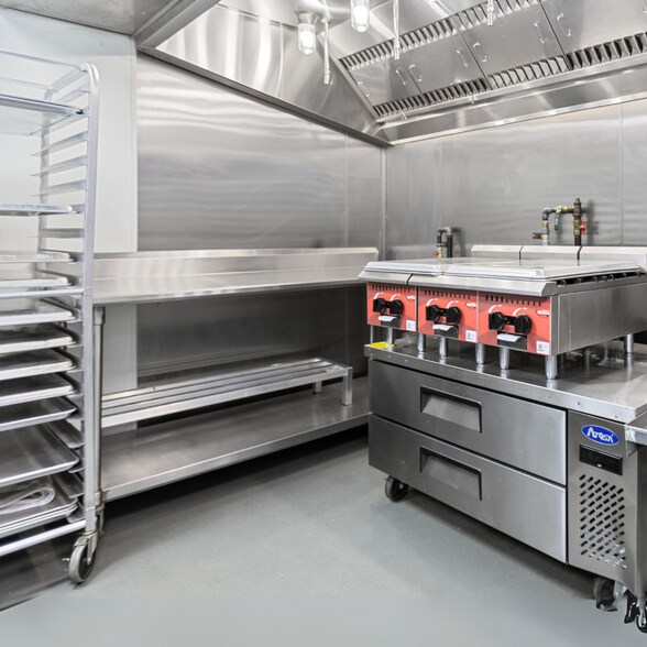 More Photos Of 30 Vandam St, New York Loft Creative Space For Lease