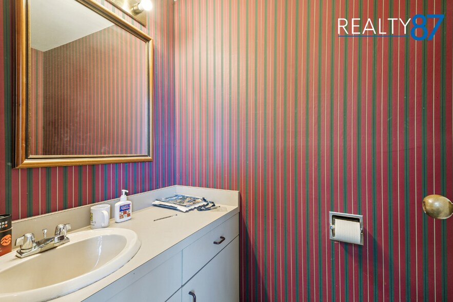 More Photos Of 724 3rd Ave SE, Cedar Rapids Freestanding For Sale