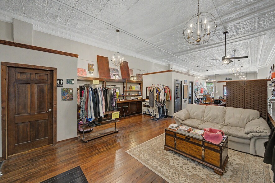 More Photos Of 806 12th St, Belle Plaine Storefront Retail Residential For Sale