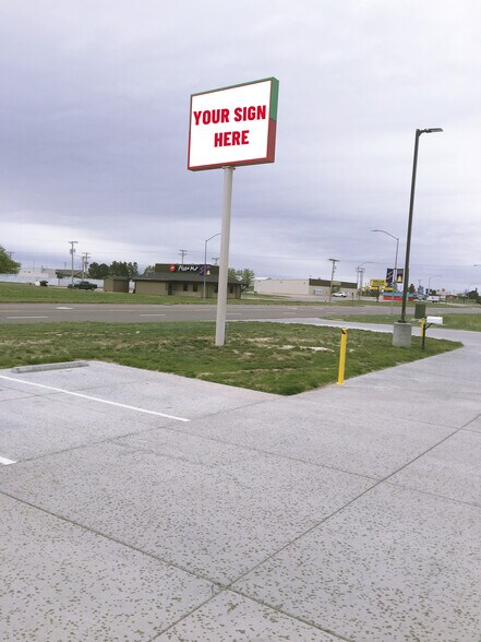 More Photos Of 305 S 1st St, Wakeeney General Retail For Lease