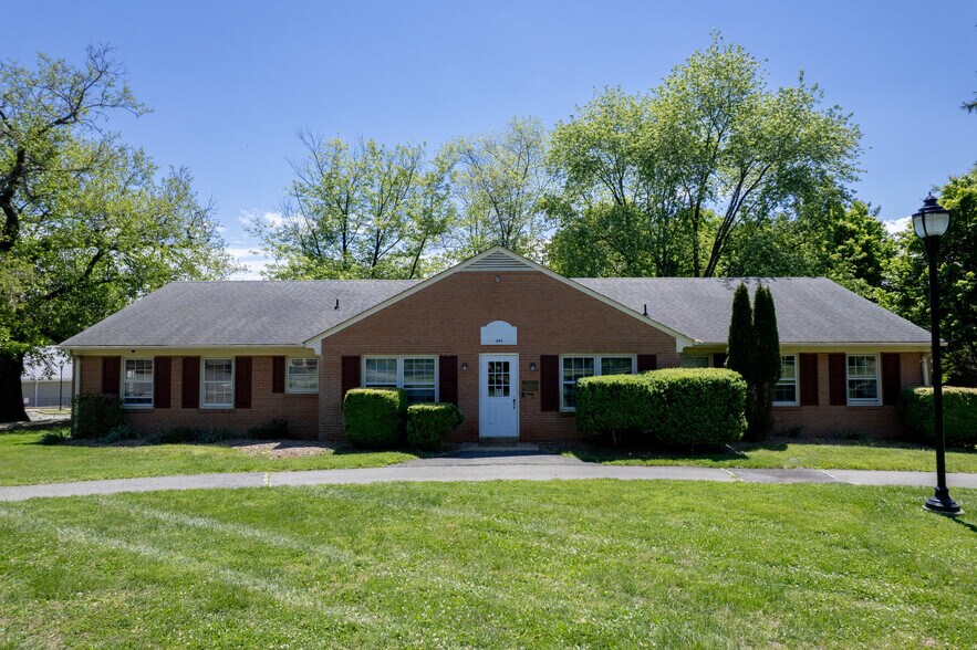 More Photos Of 601 Catoctin Cir NE, Leesburg Specialty For Lease