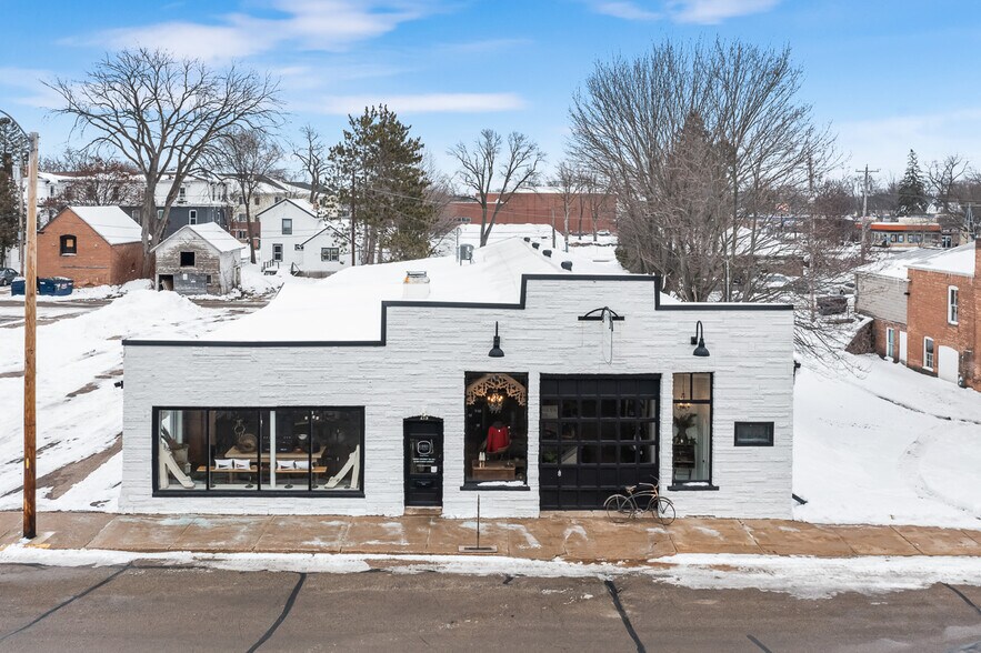 More Photos Of 219 Jefferson St, Waupaca Storefront Retail Office For Sale