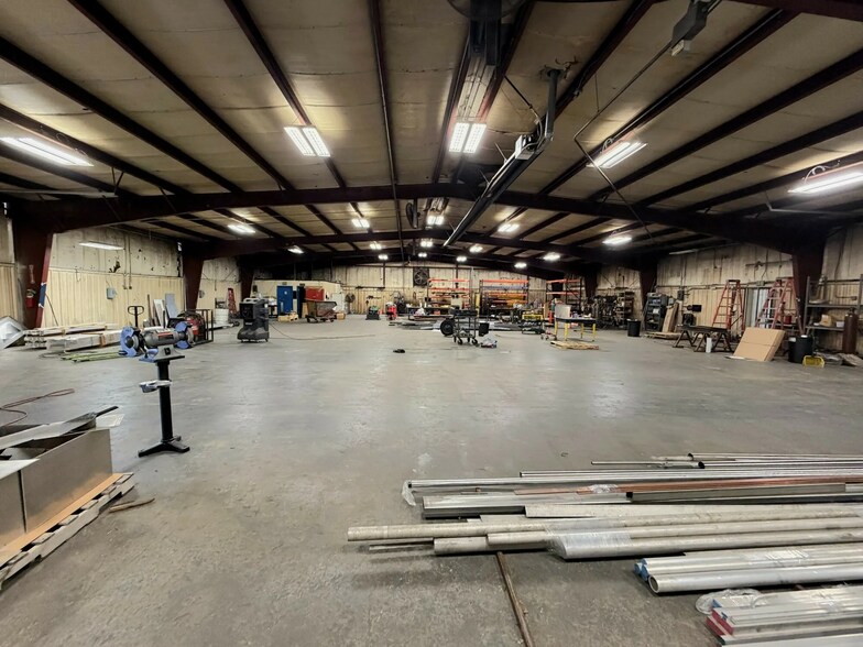More Photos Of 108 SE 24th St, Oklahoma City Warehouse For Lease