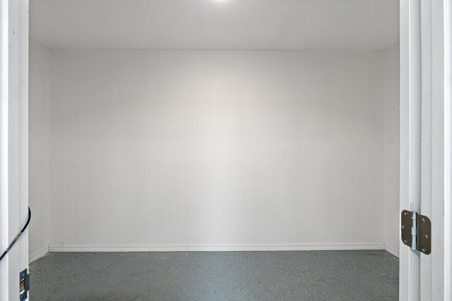 More Photos Of 1174 Plaza Pl, Inverness Industrial For Lease