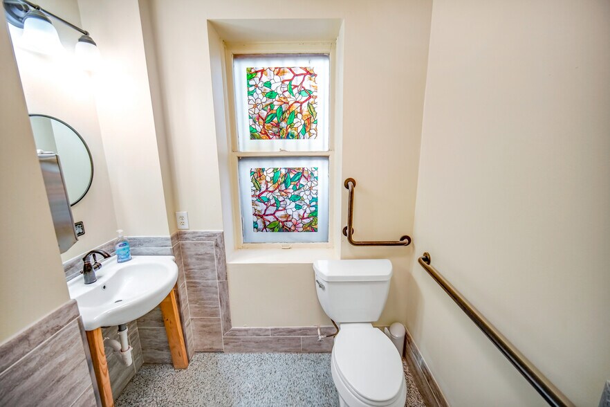 More Photos Of 111 E Dempsey St, Bryson General Retail For Sale