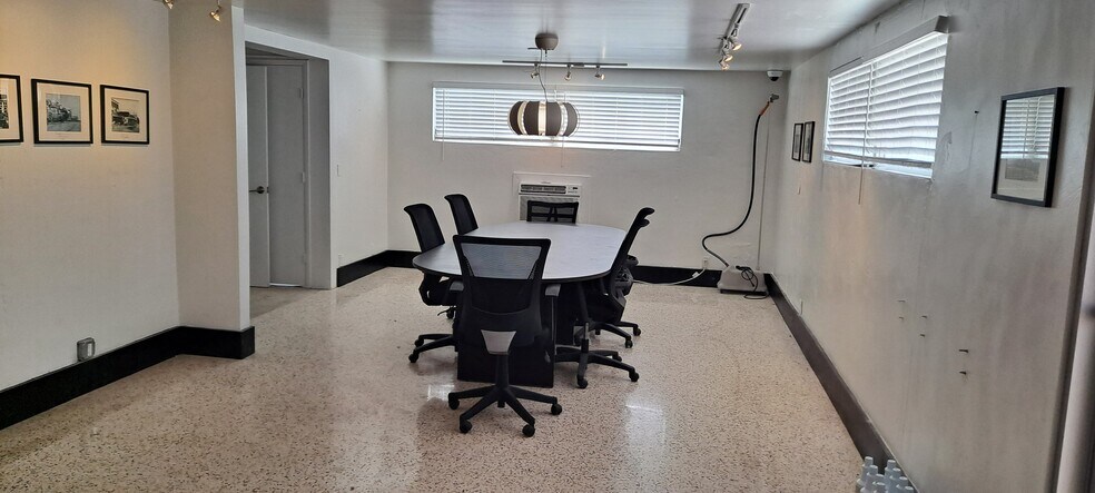 More Photos Of 4339 8th Ave S, Saint Petersburg Warehouse For Lease