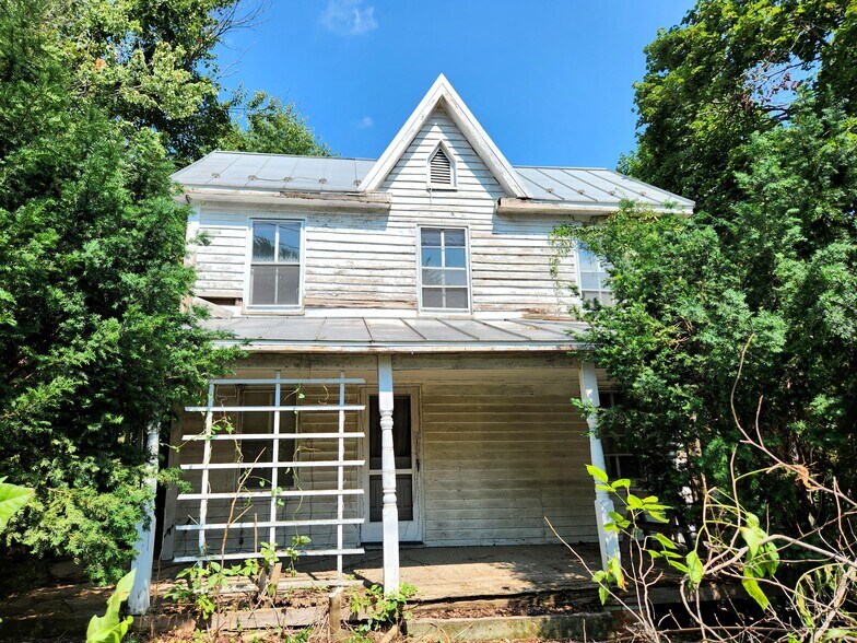More Photos Of 26500 Clarksburg Rd, Damascus Storefront Retail Residential For Sale