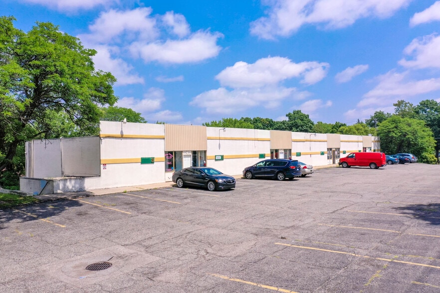 More Photos Of 2710 W Court St, Flint Office For Sale