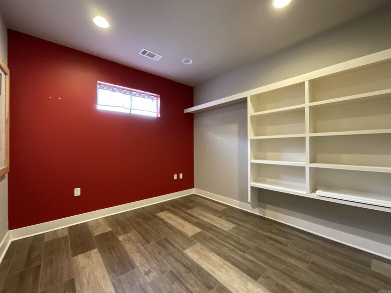 More Photos Of 1009 S Redmond Rd, Jacksonville Medical For Sale