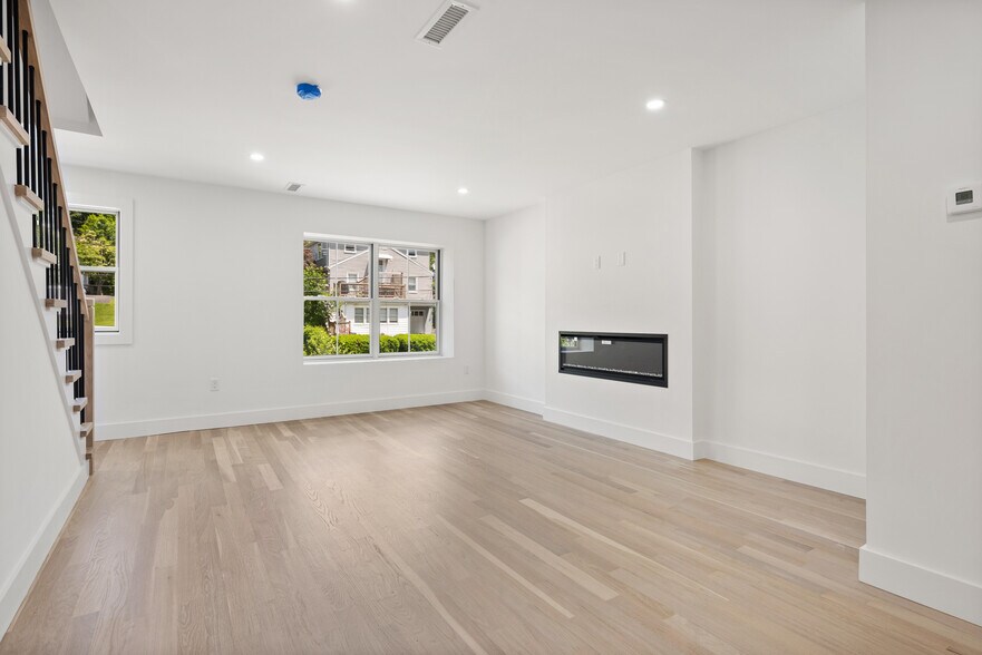 More Photos Of 26 Homestead Ln, Greenwich Apartments For Sale