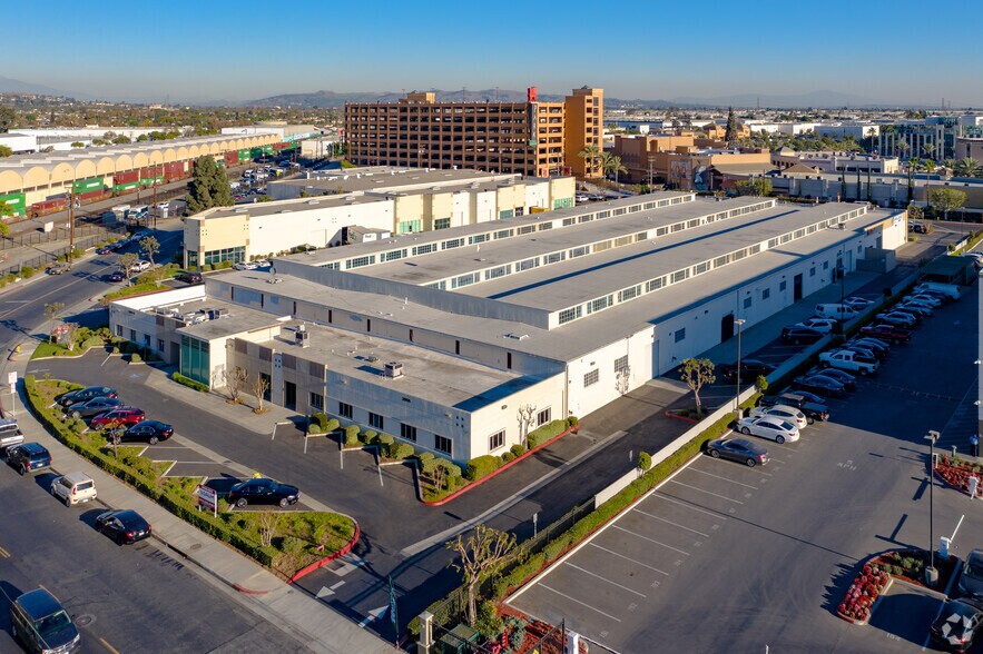 More Photos Of 2000-2032 Camfield Ave, Commerce Warehouse For Lease