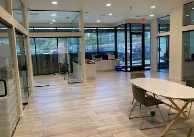 More Photos Of 3635-3637 Cahuenga Blvd W, Los Angeles Veterinarian Kennel For Sale