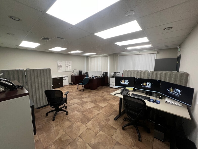 More Photos Of 115 N Prospect Ave, Itasca Showroom For Sale