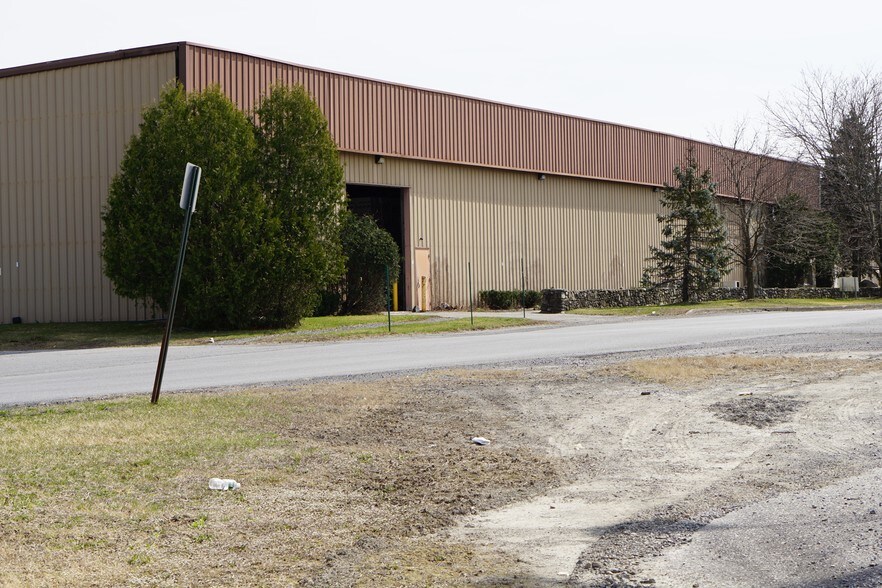 More Photos Of 10-14 Tucker Dr, Poughkeepsie Warehouse For Lease