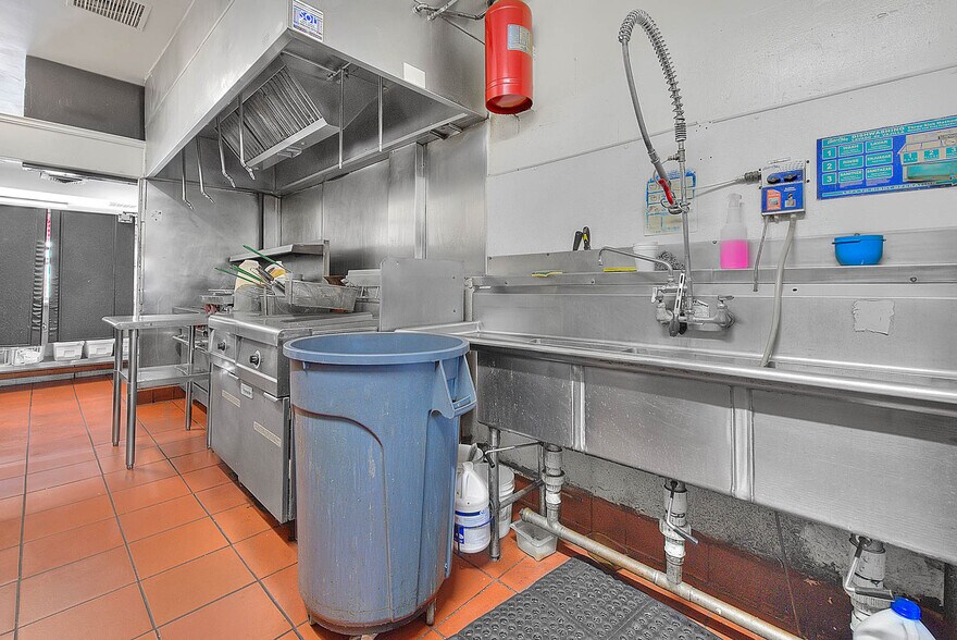 More Photos Of 14901 S Western Ave, Gardena Freestanding For Lease