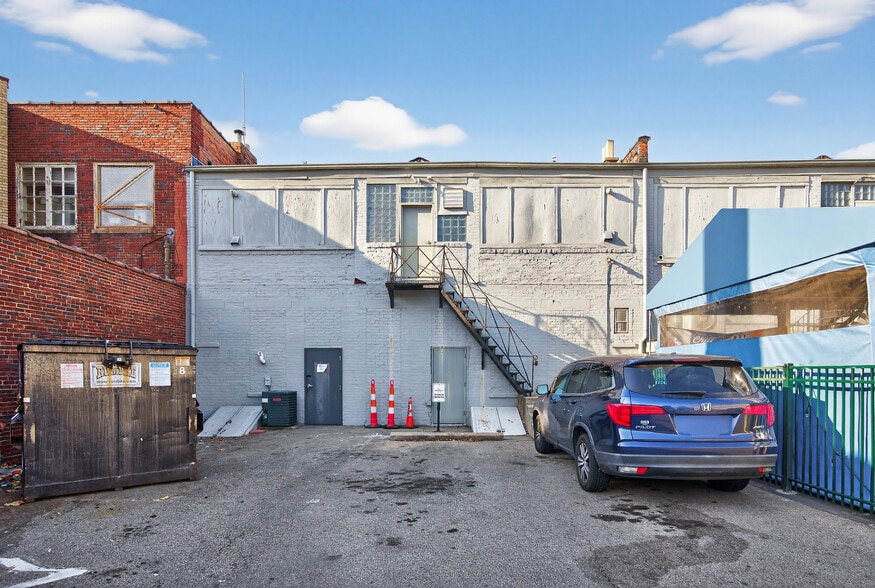 More Photos Of 3055 Madison Rd, Cincinnati Storefront Retail Residential For Lease