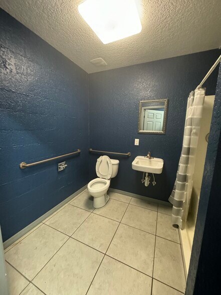 More Photos Of 800 N State St, Bunnell Storefront For Sale