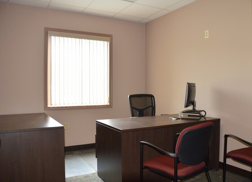 More Photos Of 200 Pine Brook Pl, Orwigsburg Office For Sale