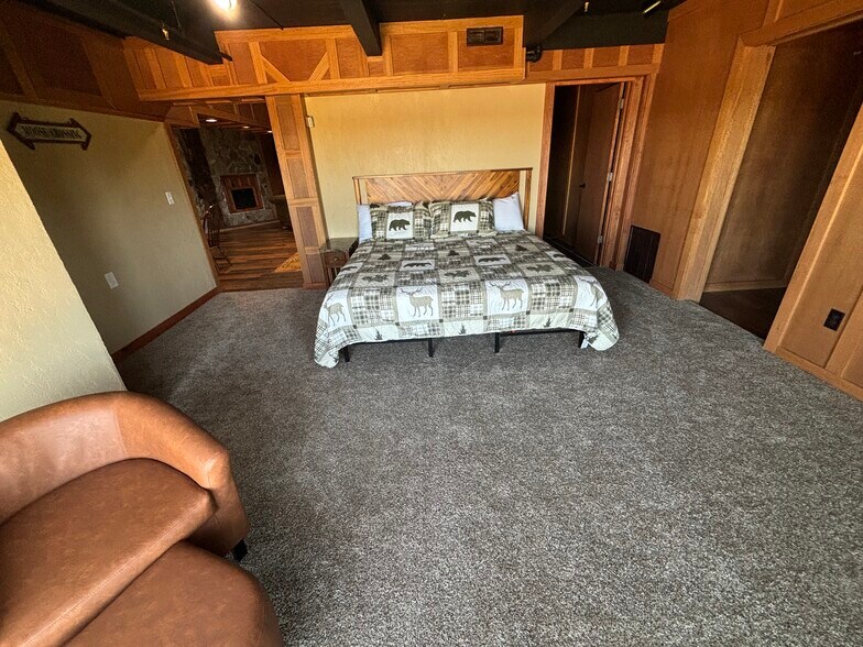 More Photos Of 501-550 Quadna Rd, Hill City Hotel For Sale