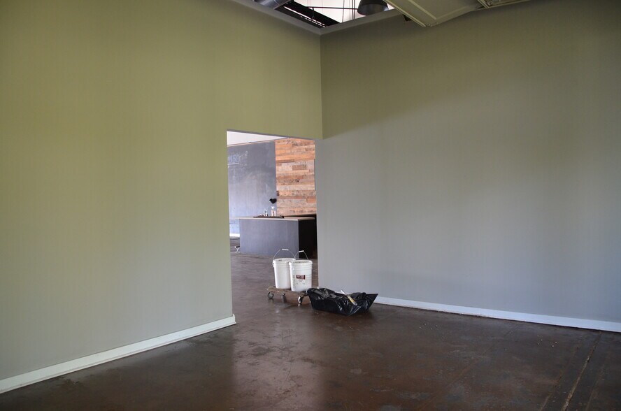 More Photos Of 996 Huff Rd NW, Atlanta Warehouse For Lease