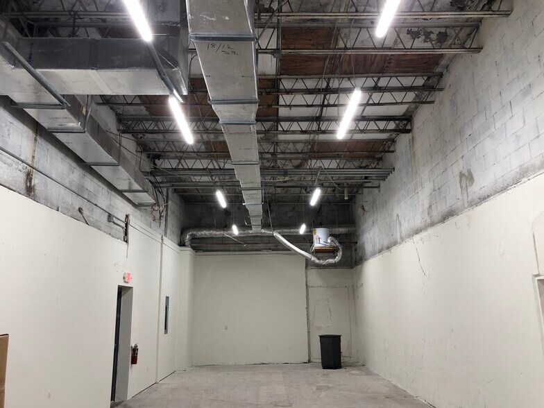 More Photos Of 2230C 31st St S, Saint Petersburg Warehouse For Lease