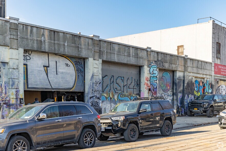 More Photos Of 100 Hinsdale St, Brooklyn Warehouse For Lease