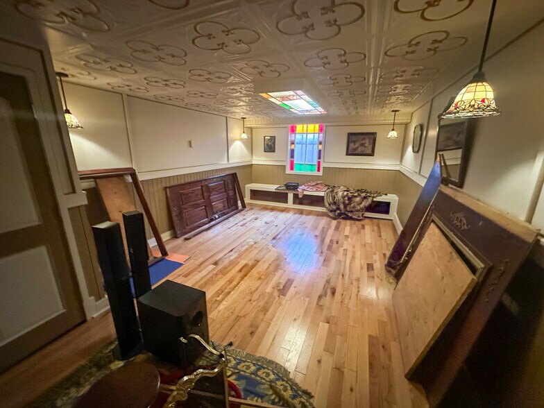 More Photos Of 211 W Kansas St, Crofton Hotel For Sale